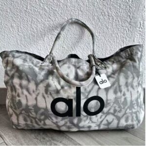 Brand New Alo Yoga Iconic Grey Tie Dye Shopper Bag
